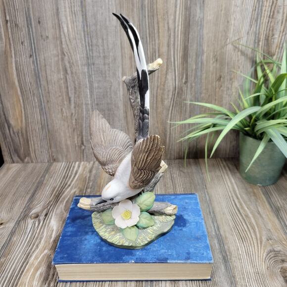 Vintage Homco 1986 Masterpiece Scissor-tailed Flycatcher Bird of Season & Base - Picture 3 of 7